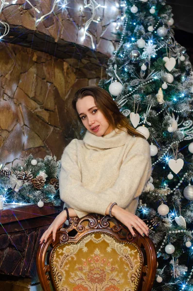 Hermosa Mujer Interior Navidad —  Fotos de Stock