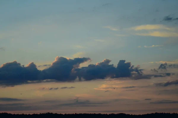 Sahilde gün batımı Güzel gökyüzü — Stok fotoğraf