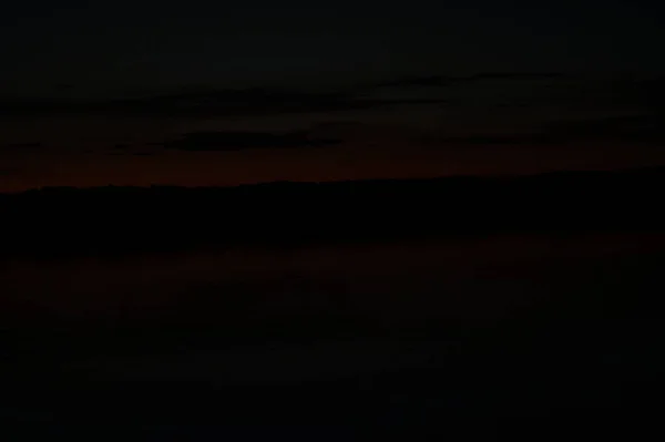 Pintoresca Vista Del Cielo Oscuro Sin Fin Sobre Lago Madrugada — Foto de Stock