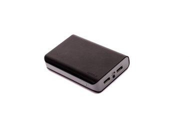 Taşınabilir dış pil beyaz arkaplanda izole edildi