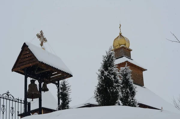 Paisagem de inverno Igreja ortodoxa — Fotografia de Stock