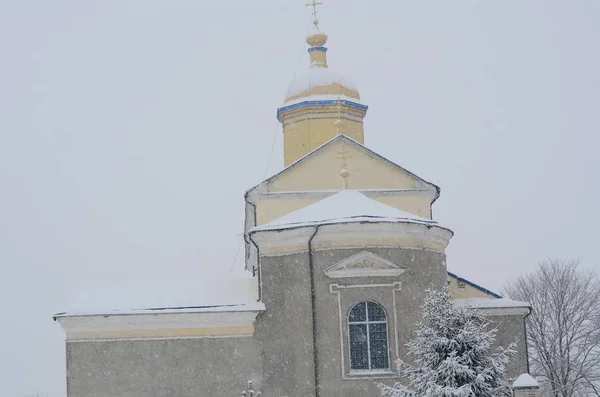 Paisagem de inverno Igreja ortodoxa — Fotografia de Stock