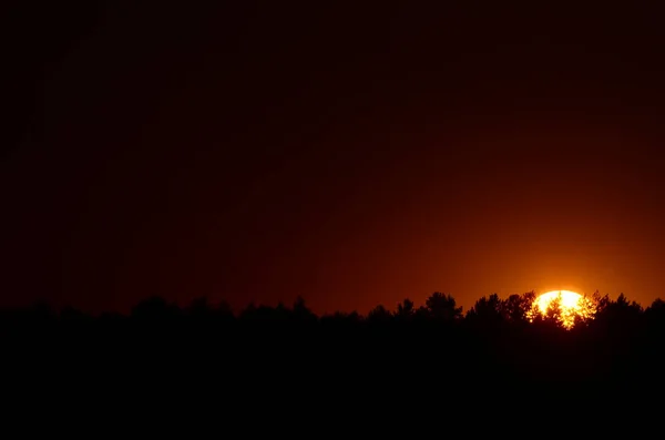 Malebný Pohled Nekonečnou Tmavou Oblohu Při Východu Slunce — Stock fotografie