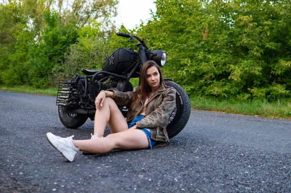 Young Sexy Woman Motorcycle Road — Fotografia de Stock