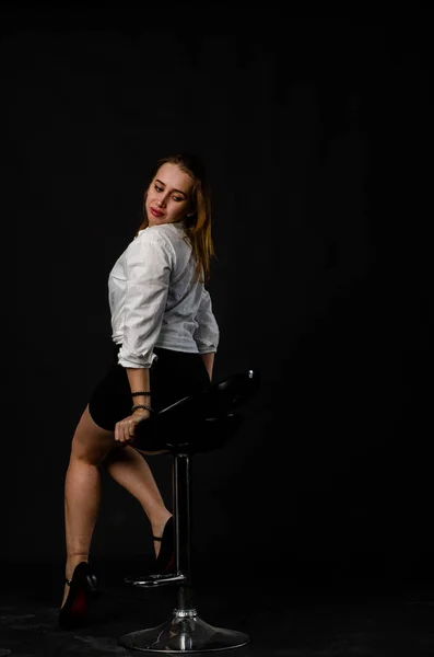 Beautiful Woman Black Skirt Posing Studio Isolated Dark Background — Stockfoto