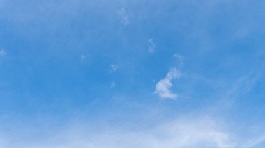 Bulutlu mavi gökyüzü, doğal duvar kağıdı