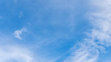 Bulutlu mavi gökyüzü, doğal duvar kağıdı