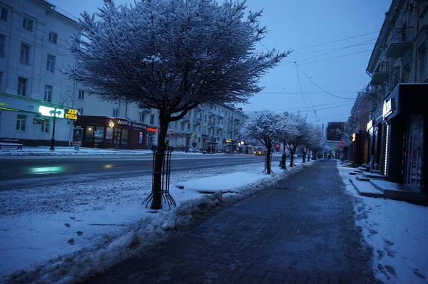 Sabahları Karlı Kış Şehri — Stok fotoğraf