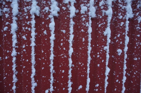 夜の雪の冬の街 — ストック写真