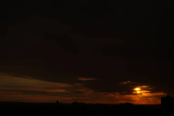 Prairie Verte Sous Coucher Soleil Ciel Avec Des Nuages — Photo