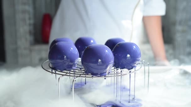 Pink mousse cakes, covered with violet glaze. glossy glaze — Stock Video