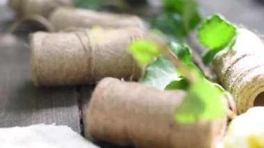 Süslemeleri buketleri oluşturmak için. düğüm iplik, makas. demetleri çizim.