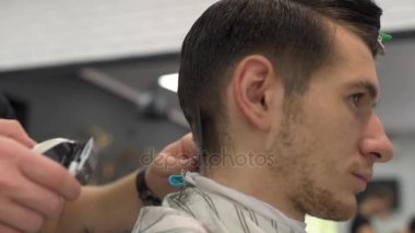 Berber makası istemcileri saç. yan görünüm