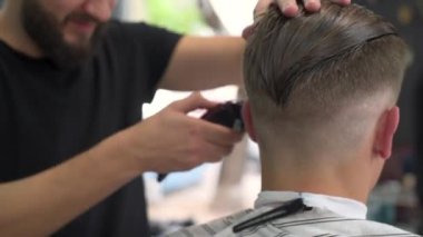 Berber makası istemcileri saç. yan görünüm