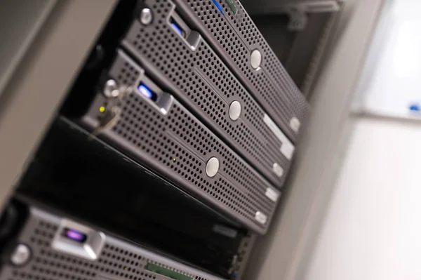 Server jaringan di ruang data Ruang Domestik — Stok Foto