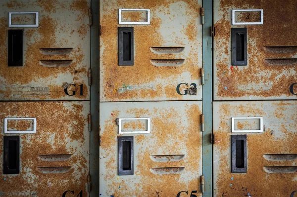 Vuile Locker in zacht licht — Stockfoto