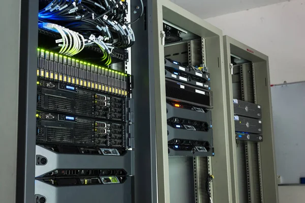 Network servers in data room Domestic Room — Stock Photo, Image