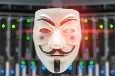 Maskeli Hacker bilgisayar sunucu odası konsepti ' .