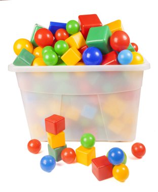 Beyaz arka plan üzerinde birçok bloklar ile plastik kutu