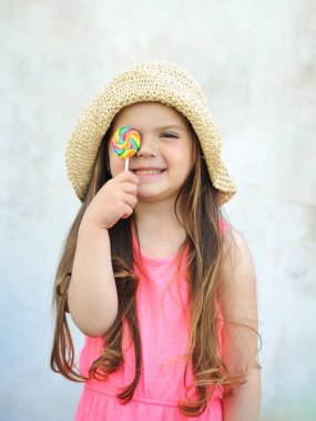 Şirin küçük kız.