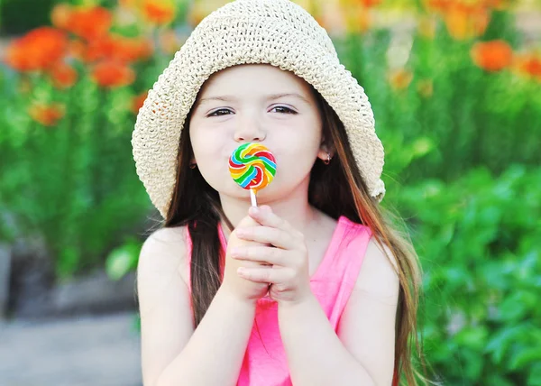 Şirin küçük kız.