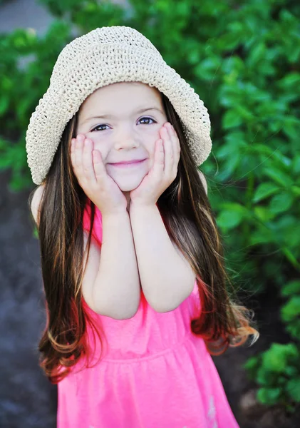 Cute little girl — Stock Photo, Image