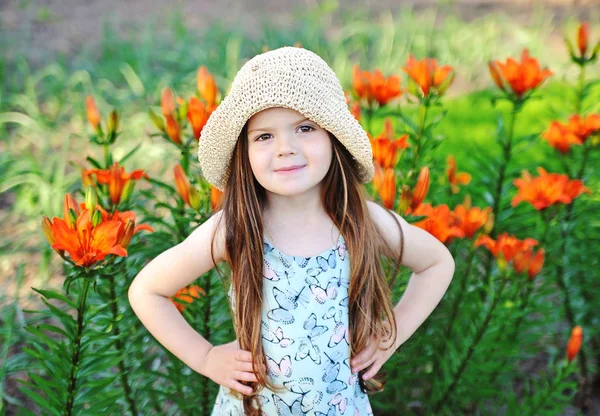 Cute little girl — Stock Photo, Image