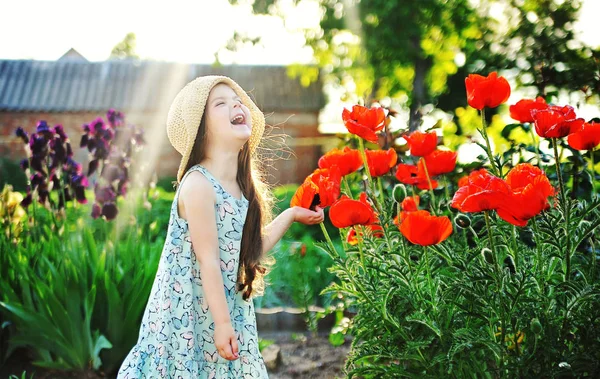 Şirin küçük kız.