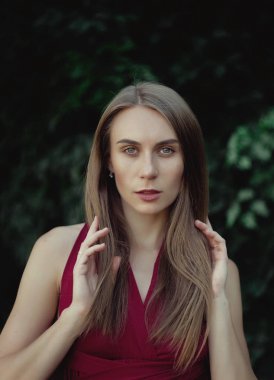 Genç güzel kadın.