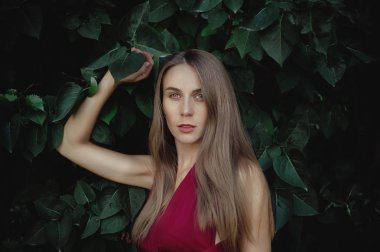 Genç güzel kadın.