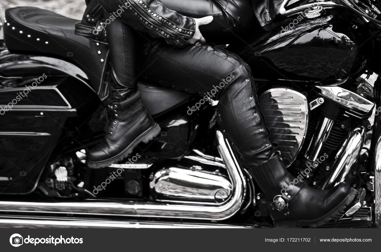 Pareja en moto fotos de stock, imágenes de Pareja en moto sin royalties | Depositphotos Pareja en moto fotos de stock, imágenes de Pareja en moto sin royalties | Depositphotos