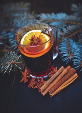 Noel arka plan üzerinde mulled şarap stilize fotoğraf 