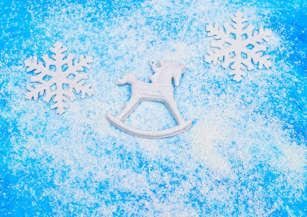 Kerstmis Blauwe Achtergrond Met Een Sneeuw Nieuwjaar Symbolen — Stockfoto