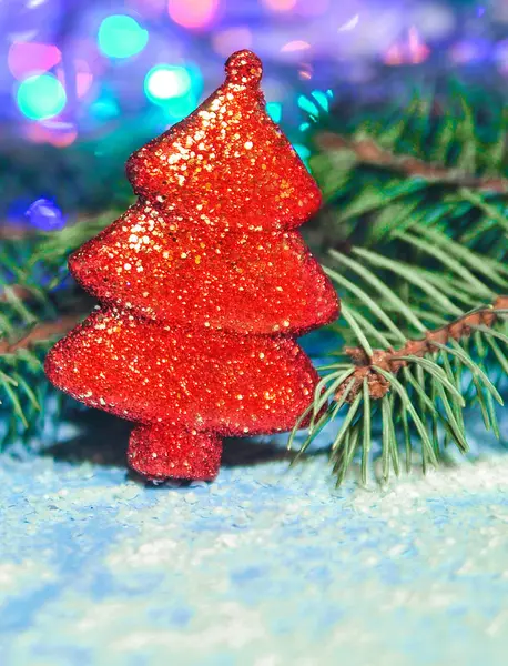 Foto Árbol Navidad Juguetes Nieve Sobre Fondo Azul —  Fotos de Stock