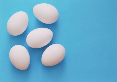 Renkli arka planda Paskalya yumurtaları 