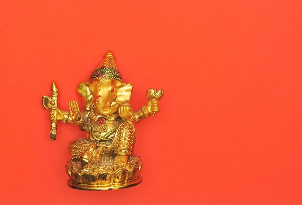 Goldbuddha Auf Schwarzem Hintergrund — Stockfoto