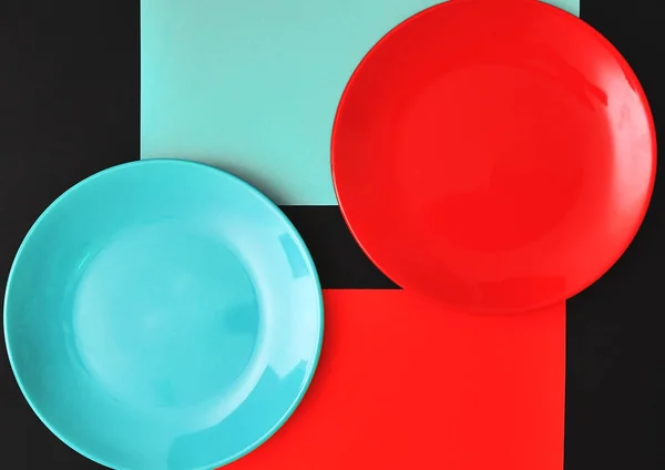 Assiette Colorée Vide Sur Fond Abstrait — Photo