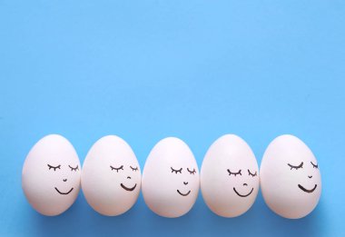 Renkli arka planda Paskalya yumurtaları 