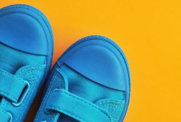 Zapatos Para Niños Sobre Fondo Colofrul — Foto de Stock