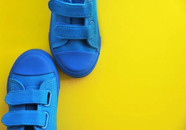 Zapatos Para Niños Sobre Fondo Colofrul — Foto de Stock