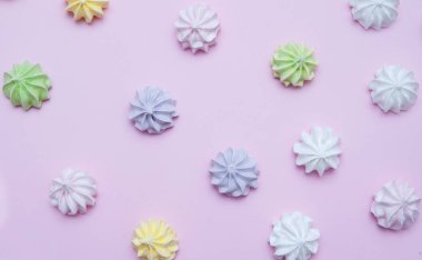 Merringues ışık arka plan üzerinde.