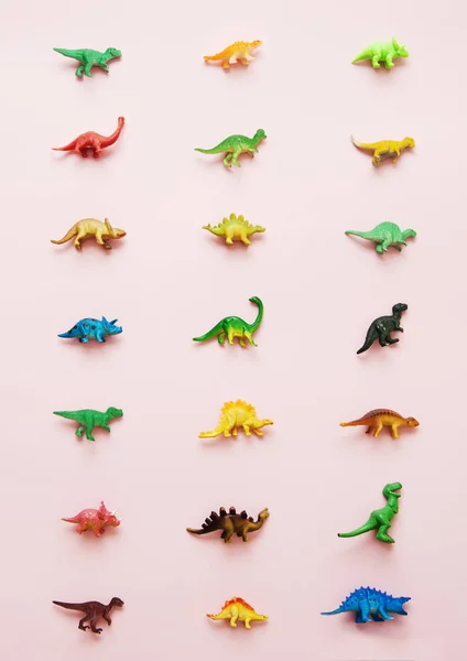 Coleção Brinquedos Dinossauros Fundo Colorido — Fotografia de Stock