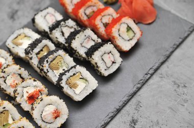 Taş zemin üzerine Japon rulo.