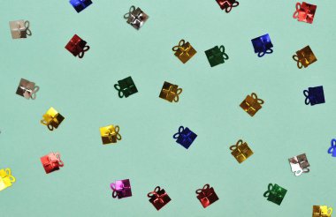 Renkli arkaplanda parıltılar.