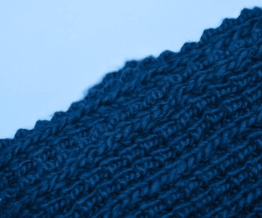 Mavi renkli örgü süveter dokusu.