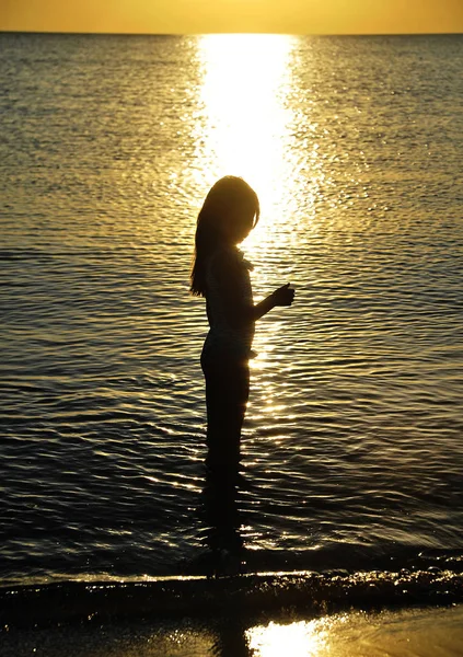 Nettes Kleines Mädchen Hat Spaß Strand Sommerzeit Konzept — Stockfoto