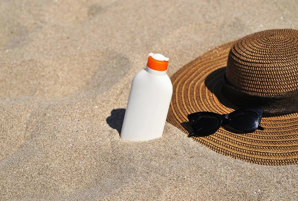 Chapeau Crème Solaire Sur Sable Concept Heure Été — Photo