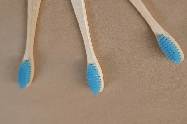 Bambusowe Szczoteczki Zębów Papierze Koncepcja Ekologiczna Zero Odpadów — Zdjęcie stockowe