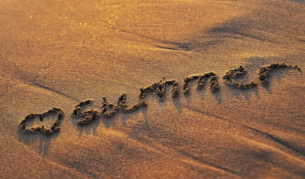 Concepto Verano Textura Arena Con Palabra Verano —  Fotos de Stock