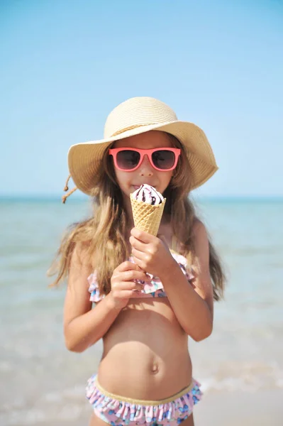 Jolie Fille Amuse Sur Plage Heure Été — Photo